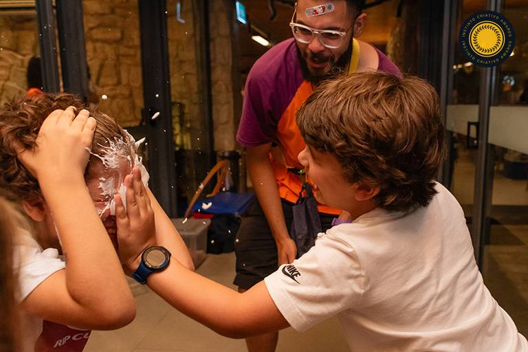 tortas na cara – ensaio de aniversário – festa infantil – festa de criança – foto premiada – instinto criativo – Pelotas – Antonio Rocha Fotografias – Fotógrafo de Crianças – Fotógrafo de Eventos
