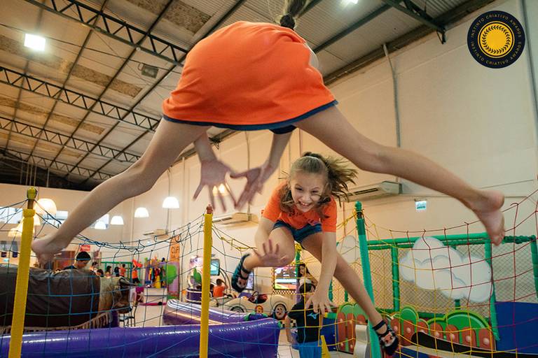 ensaio de aniversário – festa infantil – festa de criança – foto premiada – instinto criativo – Pelotas – Antonio Rocha Fotografias – Fotógrafo de Crianças – Fotógrafo de Eventos – brincadeira de criança – festa em casa – festa no salão - playground