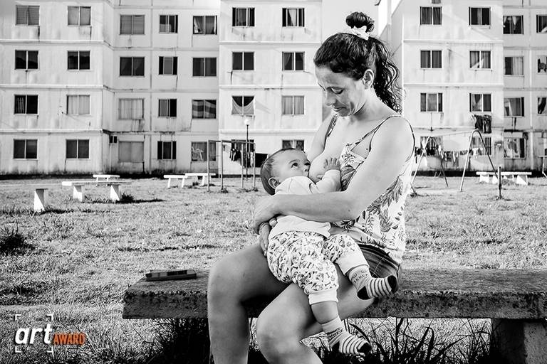 Fotografia real – fotografia documental – fotografia fotojornalística – amamentação – Pelotas – Antonio Rocha Fotografia – Fotógrafo de Pessoas – Fotografia Espontânea – Fotografia mãe e filho