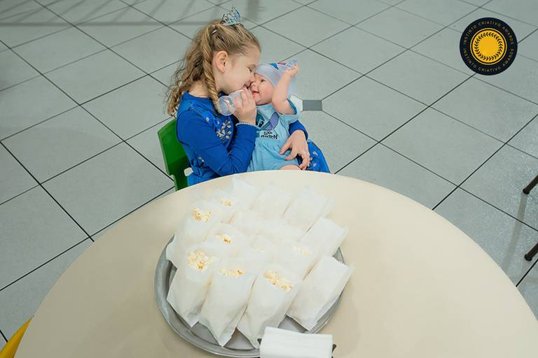 ensaio de aniversário – festa infantil – festa de criança – foto premiada – instinto criativo – Pelotas – Antonio Rocha Fotografias – Fotógrafo de Crianças – Fotógrafo de Eventos – brincadeira de criança – festa em casa – festa no salão – playground