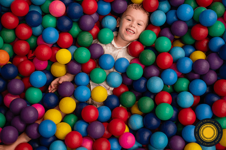 ensaio de aniversário – festa infantil – festa de criança – foto premiada – Pelotas – Antonio Rocha Fotografias – Fotógrafo de Crianças – Fotógrafo de Eventos – brincadeira de criança – festa em casa – festa no salão – playground