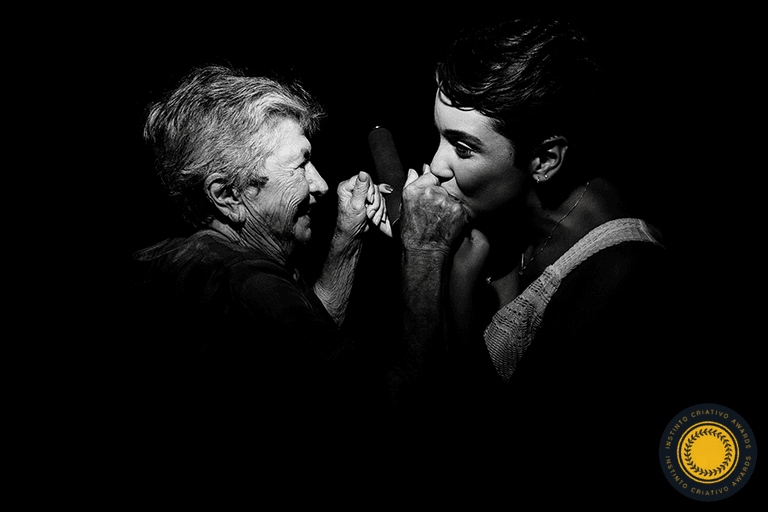 Fotografia real – fotografia documental – fotografia formatura – recepção de formatura – festa de formatura – baile de formatura – balada – Pelotas – Antonio Rocha Fotografia – Fotógrafo de Pessoas – toga – fotos de formatura