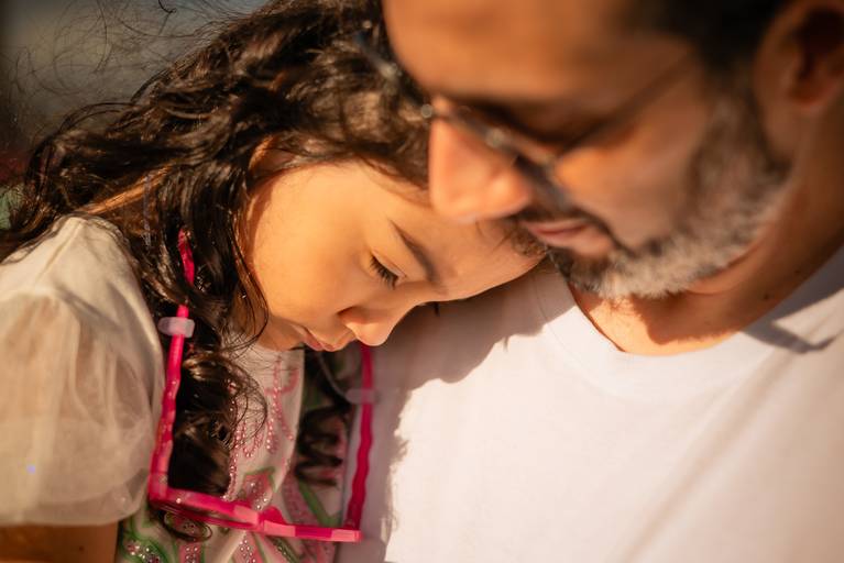 Ensaio de aniversário - fotógrafo de família - fotos de família - ensaio ao ar livre - ensaio externo - fotos descontraídas - Pelotas - Parque Una - Antonio Rocha Fotografias - Ursinho - naninha - Pracinha - Óculos Infantil  - Maitê - Manu - Murilo