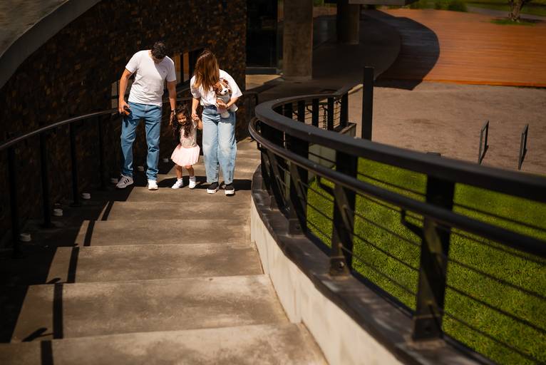 Ensaio de aniversário - fotógrafo de família - fotos de família - ensaio ao ar livre - ensaio externo - fotos descontraídas - Pelotas - Parque Una - Antonio Rocha Fotografias - Ursinho - naninha - Pracinha - Óculos Infantil  - Maitê - Manu - Murilo