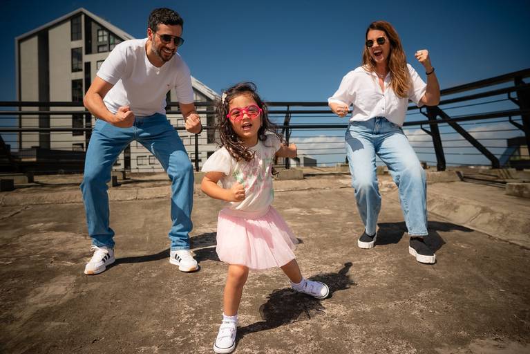 Ensaio de aniversário - fotógrafo de família - fotos de família - ensaio ao ar livre - ensaio externo - fotos descontraídas - Pelotas - Parque Una - Antonio Rocha Fotografias - Ursinho - naninha - Pracinha - Óculos Infantil  - Maitê - Manu - Murilo