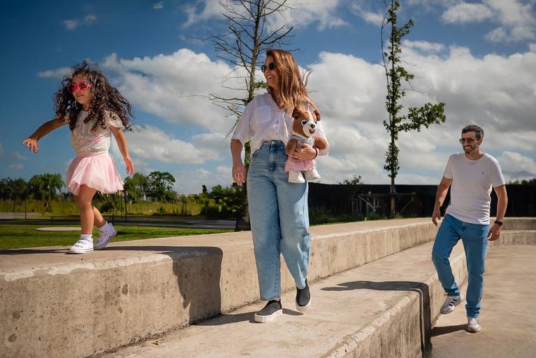 Ensaio de aniversário - fotógrafo de família - fotos de família - ensaio ao ar livre - ensaio externo - fotos descontraídas - Pelotas - Parque Una - Antonio Rocha Fotografias - Ursinho - naninha - Pracinha - Óculos Infantil  - Maitê - Manu - Murilo
