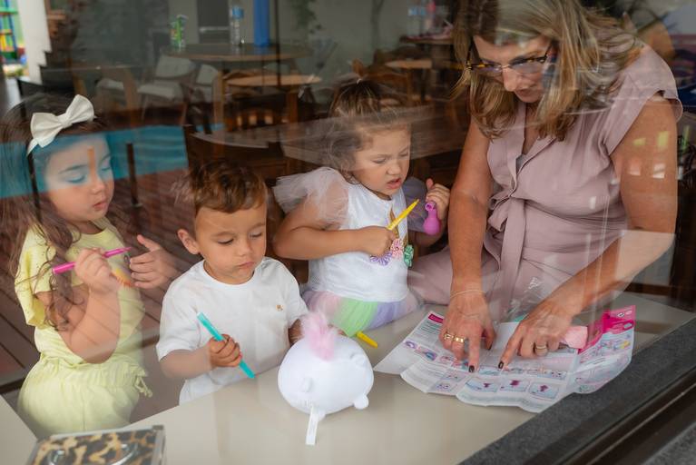 festa infantil – coleção premiada – festa infantil – festa de criança – festa no clube- Beatriz – Pelotas – Antonio Rocha Fotografias – Fotógrafo de Crianças – Fotógrafo de Eventos - festa em casa - unicórnio - batatinha - balão surpresa - bola de sabão