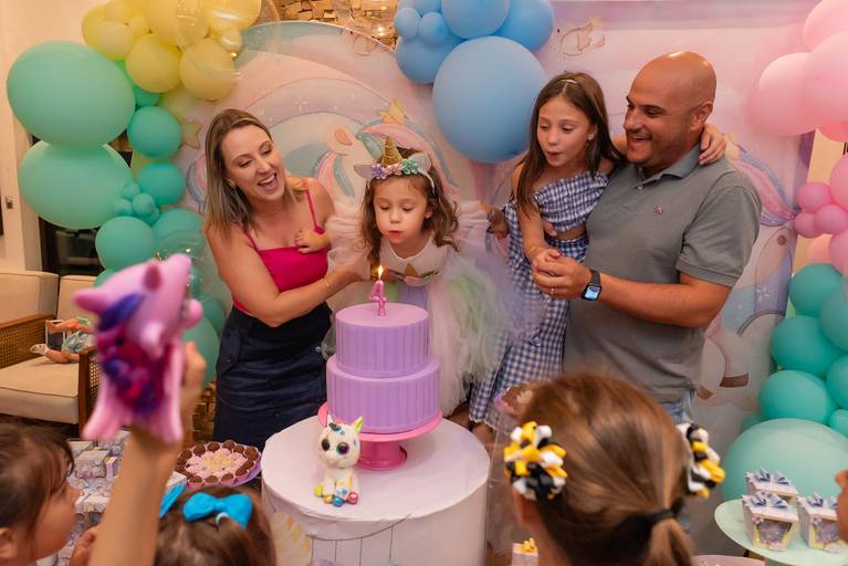 festa infantil – coleção premiada – festa infantil – festa de criança – festa no clube- Beatriz – Pelotas – Antonio Rocha Fotografias – Fotógrafo de Crianças – Fotógrafo de Eventos - festa em casa - unicórnio - batatinha - balão surpresa - bola de sabão