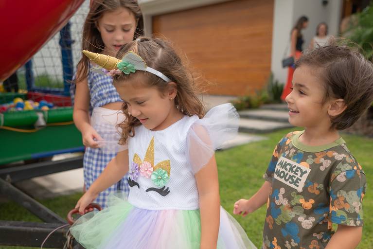 festa infantil – coleção premiada – festa infantil – festa de criança – festa no clube- Beatriz – Pelotas – Antonio Rocha Fotografias – Fotógrafo de Crianças – Fotógrafo de Eventos - festa em casa - unicórnio - batatinha - balão surpresa - bola de sabão
