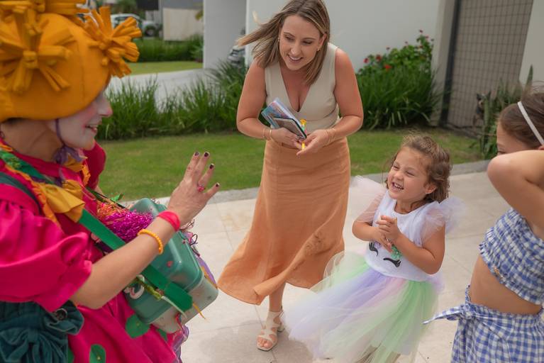 festa infantil – coleção premiada – festa infantil – festa de criança – festa no clube- Beatriz – Pelotas – Antonio Rocha Fotografias – Fotógrafo de Crianças – Fotógrafo de Eventos - festa em casa - unicórnio - batatinha - balão surpresa - bola de sabão