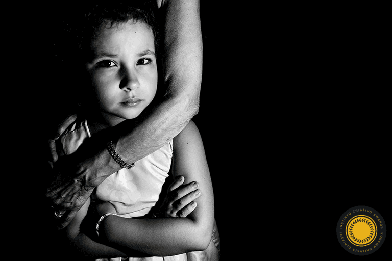 Retrato – fotografia documental – Pelotas – Antonio Rocha Fotografia – Fotógrafo de Pessoas – Fotografia Espontânea – Foto Colorida – foto individual - P&B - Fotógrafo Barbudo - Retrato Infantil - Retrato de 15 anos - Retrato de Formatura - Ensaio - Festa