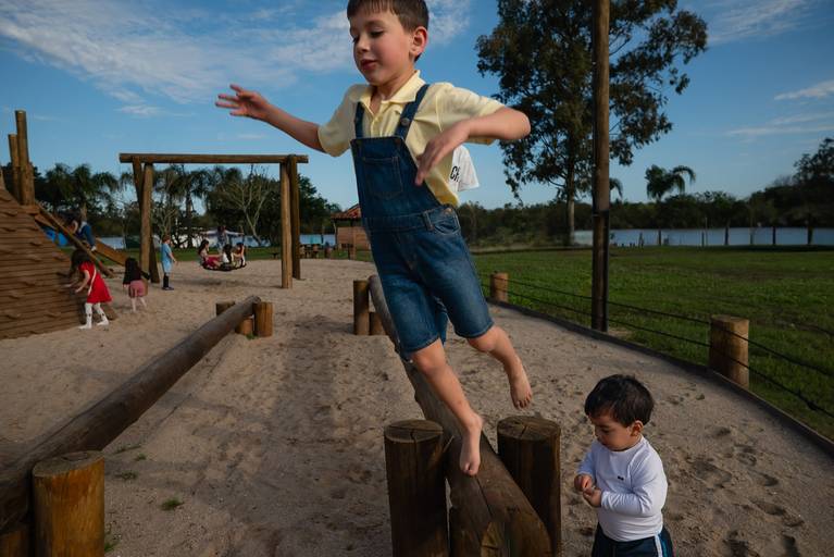 festa infantil – coleção premiada – festa de criança – ensaio de aniversário – festa infantil – festa de criança – clube - bernardo - bê - Pelotas – Antonio Rocha Fotografias – Fotógrafo de Crianças – Fotógrafo de Evento -minnions- fralda – pés descalço