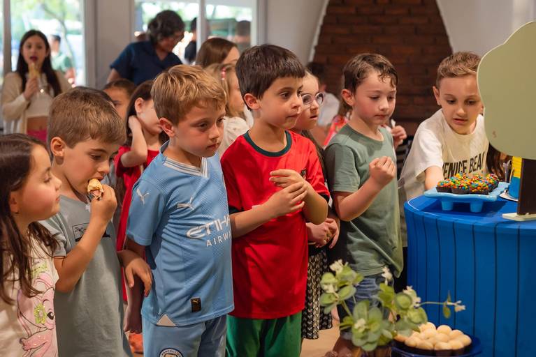 festa infantil – coleção premiada – festa de criança – ensaio de aniversário – festa infantil – festa de criança – clube - bernardo - bê - Pelotas – Antonio Rocha Fotografias – Fotógrafo de Crianças – Fotógrafo de Evento -minnions- fralda – pés descalço