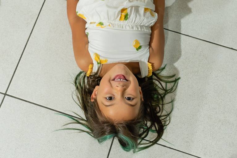 festa infantil – coleção premiada – festa de criança – ensaio de aniversário – festa infantil – festa de criança – festa no salão - alice – Pelotas – Antonio Rocha Fotografias – Fotógrafo de Crianças – Fotógrafo de Eventos -porquinho da india - pirulito
