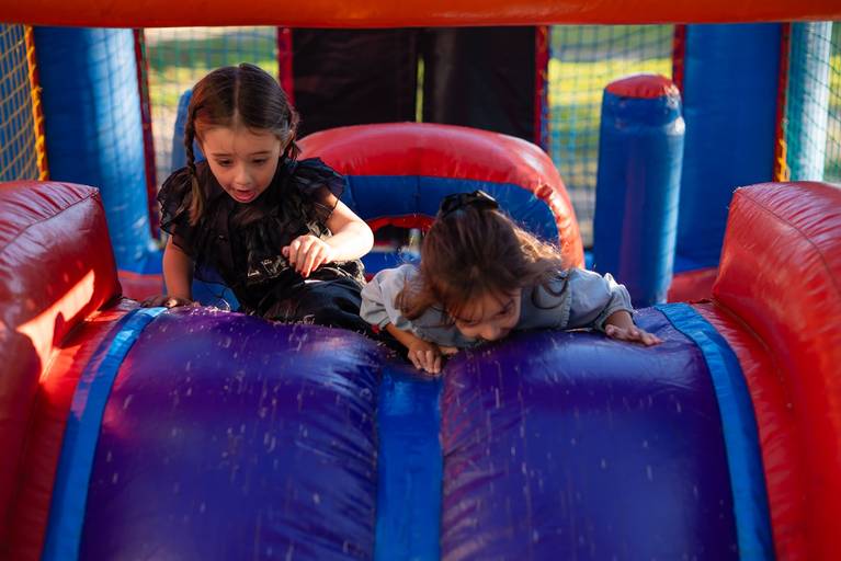 festa infantil – coleção premiada – festa de criança – ensaio de aniversário – festa infantil – festa de criança – clube – aurora – vandinha - Pelotas – Antonio Rocha Fotografias – Fotógrafo de Crianças – Fotógrafo de Evento -hallowen - chiclete - tobogã