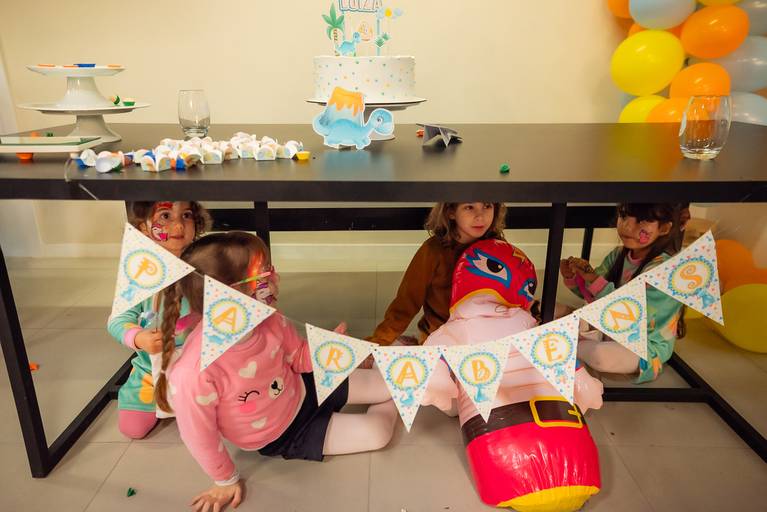 festa infantil – coleção premiada – festa de criança – ensaio de aniversário – festa infantil – festa de criança – luíza - lulu - Pelotas – Antonio Rocha Fotografias – Fotógrafo de Crianças – Fotógrafo de Evento -dinossauros – balão surpresa – salão festa