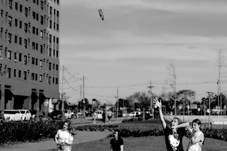 festa infantil – coleção premiada – festa de criança – ensaio de aniversário – festa infantil – festa de criança – Antônia – Piquenique  - Pelotas – Antonio Rocha Fotografias – Fotógrafo de Crianças – Fotógrafo de Evento - balão surpresa – parque una