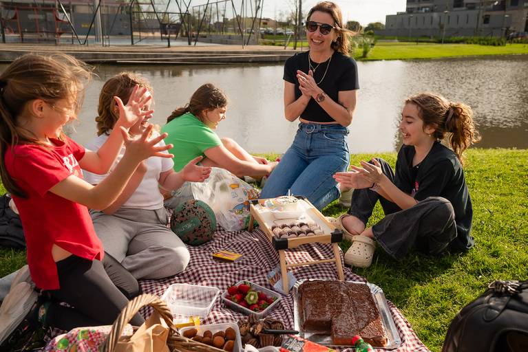 festa infantil – coleção premiada – festa de criança – ensaio de aniversário – festa infantil – festa de criança – Antônia – Piquenique  - Pelotas – Antonio Rocha Fotografias – Fotógrafo de Crianças – Fotógrafo de Evento - balão surpresa – parque una