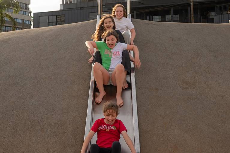 festa infantil – coleção premiada – festa de criança – ensaio de aniversário – festa infantil – festa de criança – Antônia – Piquenique  - Pelotas – Antonio Rocha Fotografias – Fotógrafo de Crianças – Fotógrafo de Evento - balão surpresa – parque una
