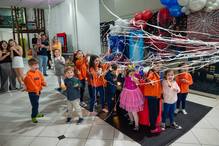 festa infantil – coleção premiada – festa de criança – ensaio de aniversário – festa infantil – festa de criança – Vicente – tio Guigui  - Pelotas – Antonio Rocha Fotografias – Fotógrafo de Crianças – Fotógrafo de Evento – Meu Herói – Homem Aranha - Hulck