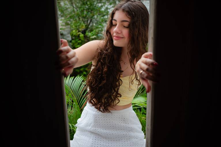 ensaio - debutante - 15 anos - ensaio ao ar livre - cúrcuma café - analu - guitarra - vestido de debutante - vestido da valsa - batuta - musical - book de 15 anos - fotos de 15 anos - fotógrafo de 15 anos - pelotas - antonio rocha fotografias - antiquário