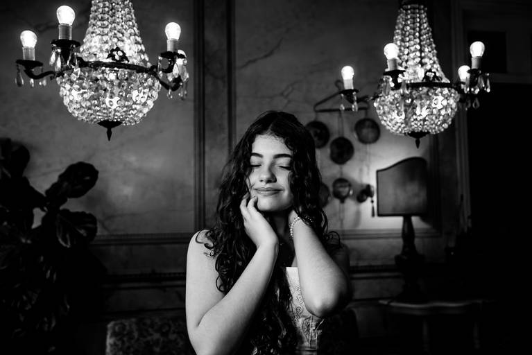 ensaio - debutante - 15 anos - ensaio ao ar livre - cúrcuma café - analu - guitarra - vestido de debutante - vestido da valsa - batuta - musical - book de 15 anos - fotos de 15 anos - fotógrafo de 15 anos - pelotas - antonio rocha fotografias - antiquário