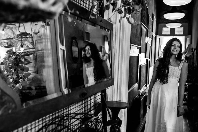 ensaio - debutante - 15 anos - ensaio ao ar livre - cúrcuma café - analu - guitarra - vestido de debutante - vestido da valsa - batuta - musical - book de 15 anos - fotos de 15 anos - fotógrafo de 15 anos - pelotas - antonio rocha fotografias - antiquário