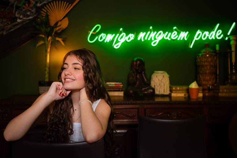 ensaio - debutante - 15 anos - ensaio ao ar livre - cúrcuma café - analu - guitarra - vestido de debutante - vestido da valsa - batuta - musical - book de 15 anos - fotos de 15 anos - fotógrafo de 15 anos - pelotas - antonio rocha fotografias - antiquário