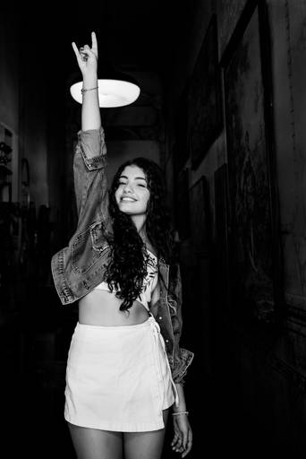 ensaio - debutante - 15 anos - ensaio ao ar livre - cúrcuma café - analu - guitarra - vestido de debutante - vestido da valsa - batuta - musical - book de 15 anos - fotos de 15 anos - fotógrafo de 15 anos - pelotas - antonio rocha fotografias - antiquário