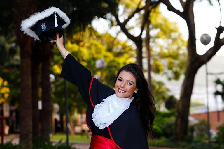 Formatura de Direito, PUCRS, Carol Vasconcelos. Vinícius Vogel Fotógrafo Porto Alegre, Serra Gaúcha.  Fotografo brasileiro em Nova Iorque, Orlando, Miami, New York, Berlim, Munique, München, Frankfurt, Lisboa, Cascais, Porto, Paris, Roma, Buenos Aires