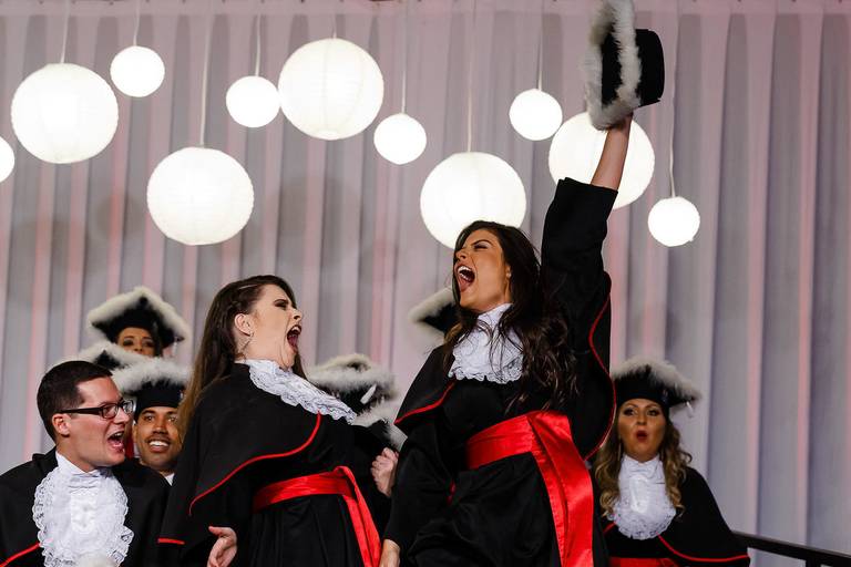 Formatura de Direito, PUCRS, Carol Vasconcelos. Vinícius Vogel Fotógrafo Porto Alegre, Serra Gaúcha.  Fotografo brasileiro em Nova Iorque, Orlando, Miami, New York, Berlim, Munique, München, Frankfurt, Lisboa, Cascais, Porto, Paris, Roma, Buenos Aires