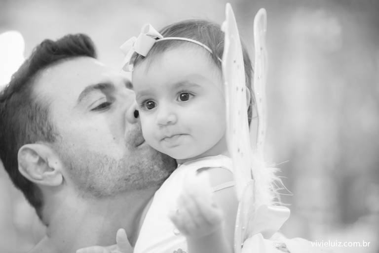 pai beijando a filha