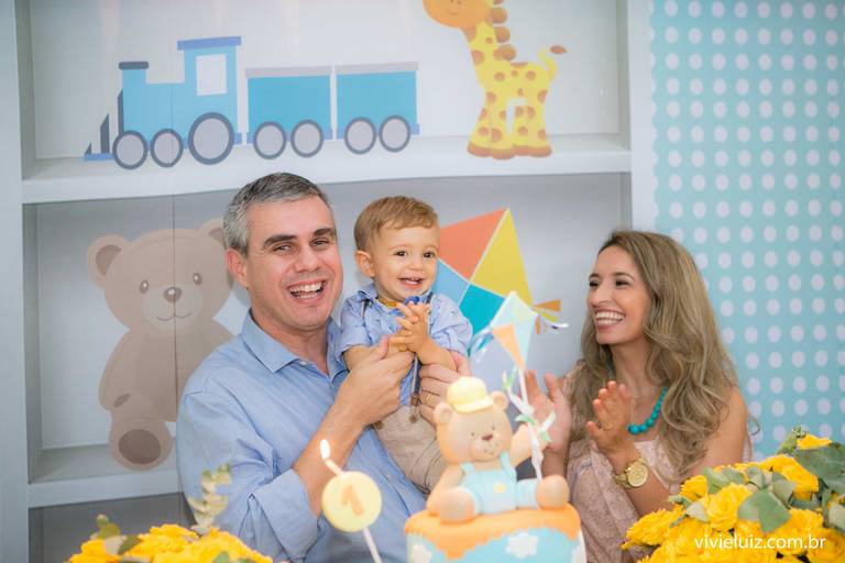 familia cantando parabens