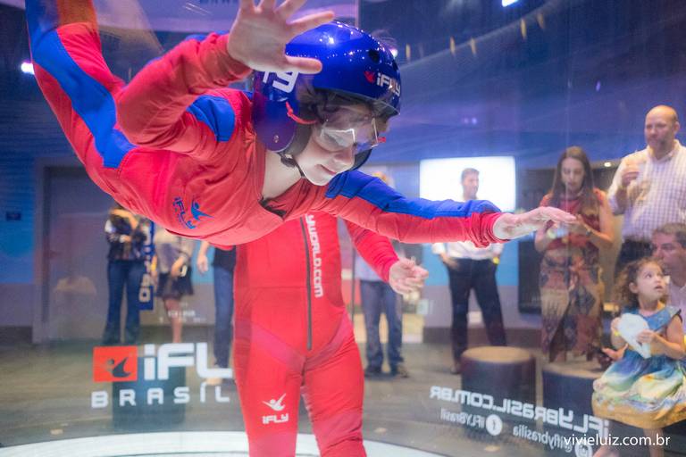 criança no ifly 