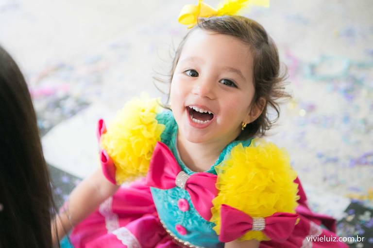 criança rindo