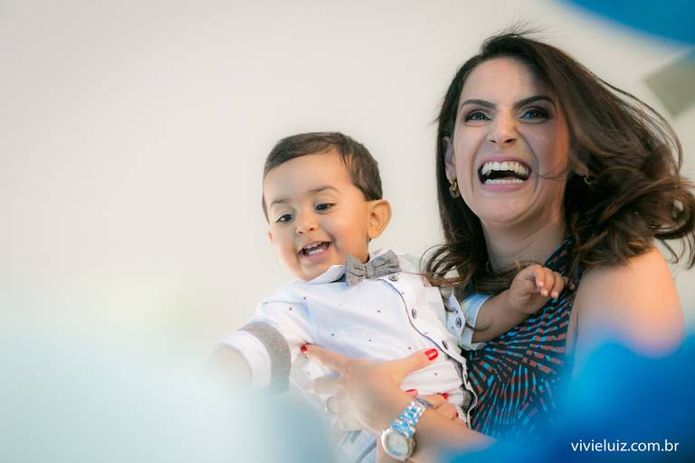 mae e filho sorrindo