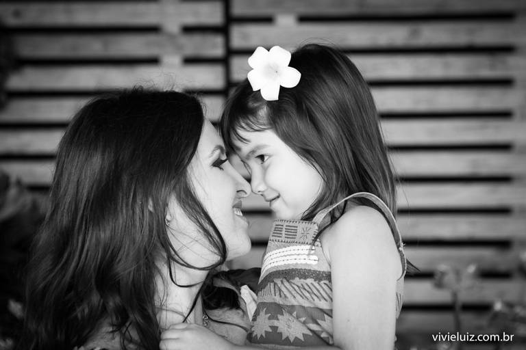 mae e filha no beijinho de esquimo