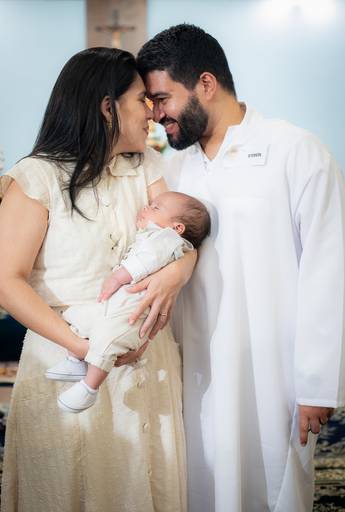 família reunida no batizado