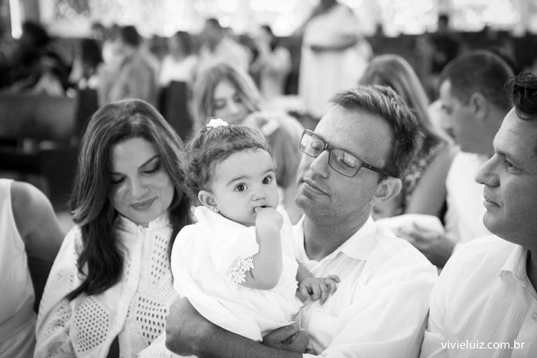 família reunida para o batizado da filha