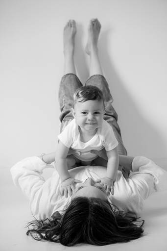 pai com filho em cima dele