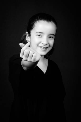 criança fazendo coraçao