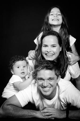 familia um em cima do outro