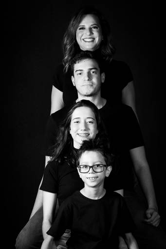 familia em escada de altura