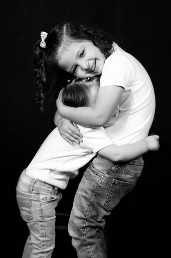 mae abraçando o filho