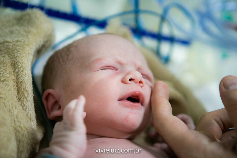 bebê recém nascido no hospital