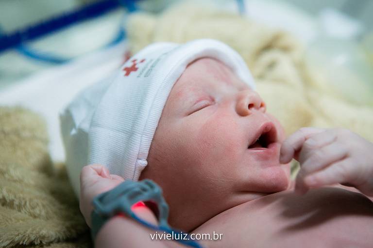 bebê recém nascido no hospital
