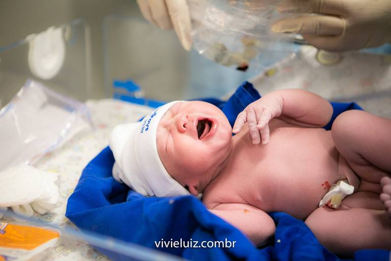 bebê recém nascido no hospital