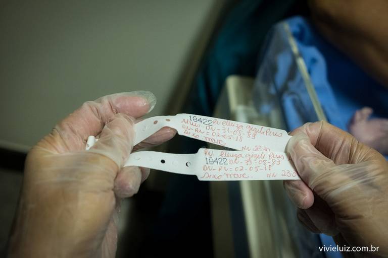 pulseira do hopital para a hora do parto