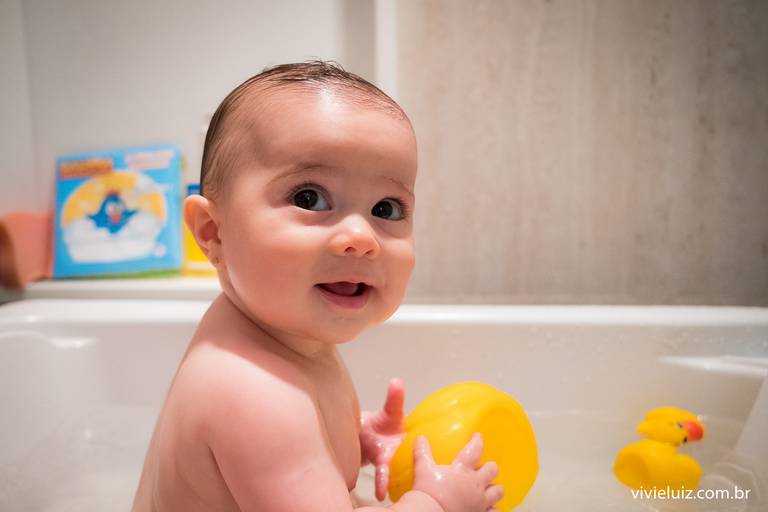 bebê no banho