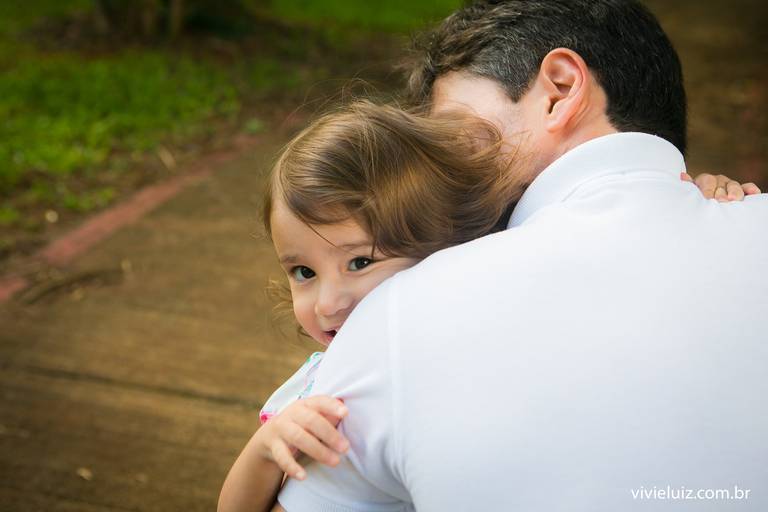 abraço de pai e filha